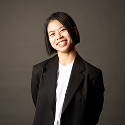 西銘　沙耶